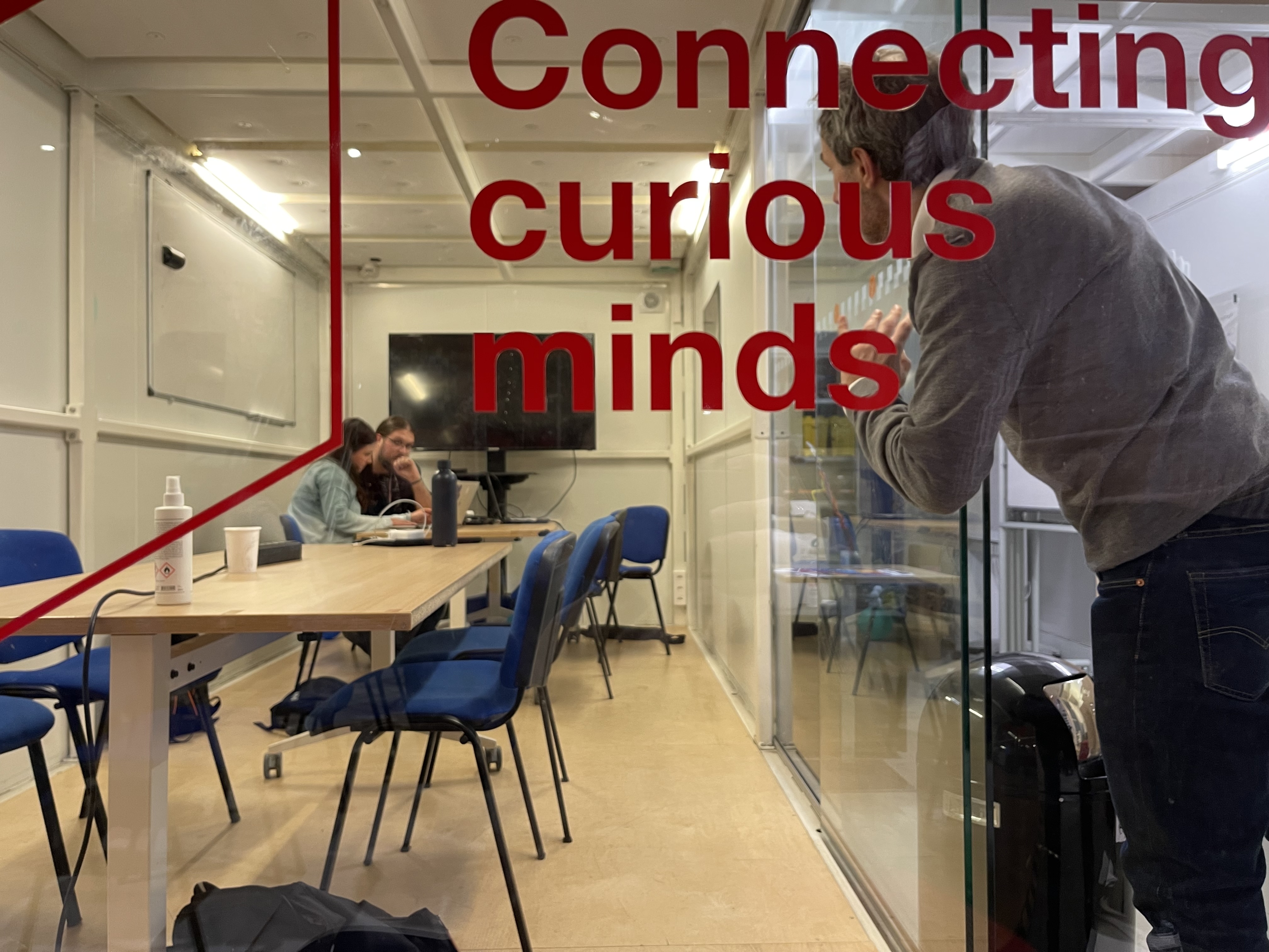 Connecting curious minds.